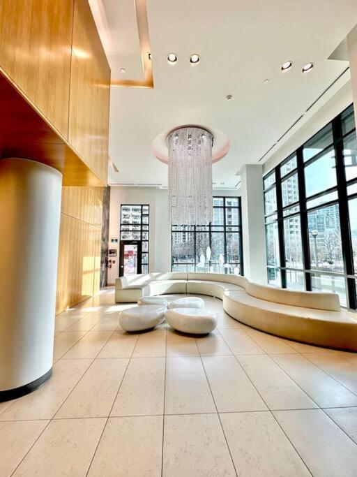 Lake View Apartment W/Parking! Toronto Buitenkant foto