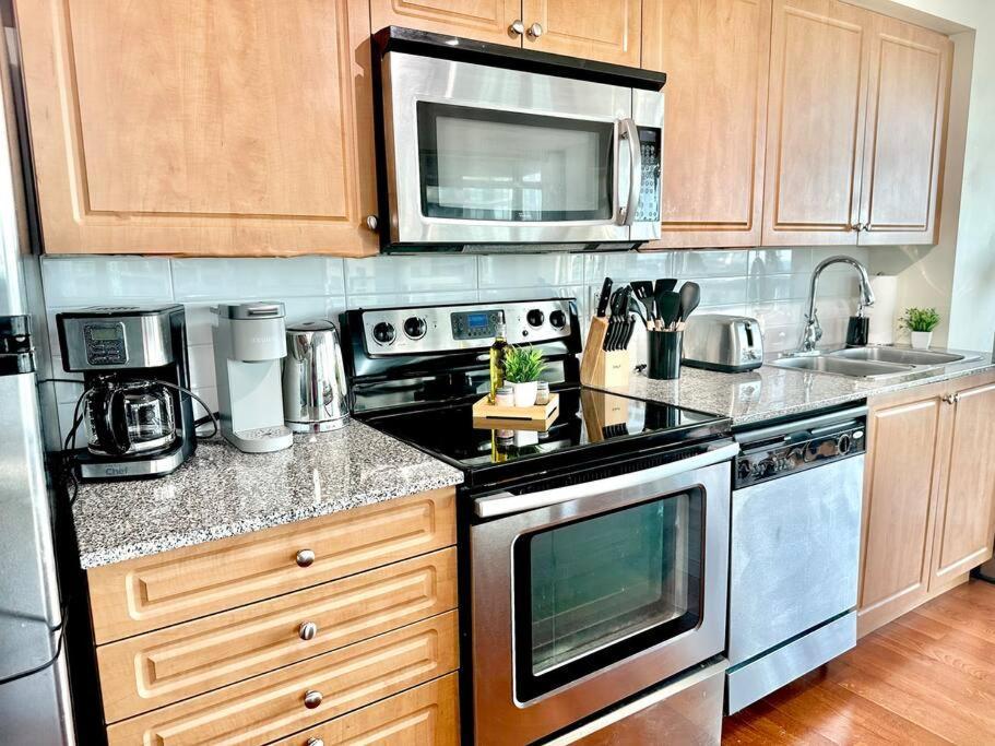 Lake View Apartment W/Parking! Toronto Buitenkant foto
