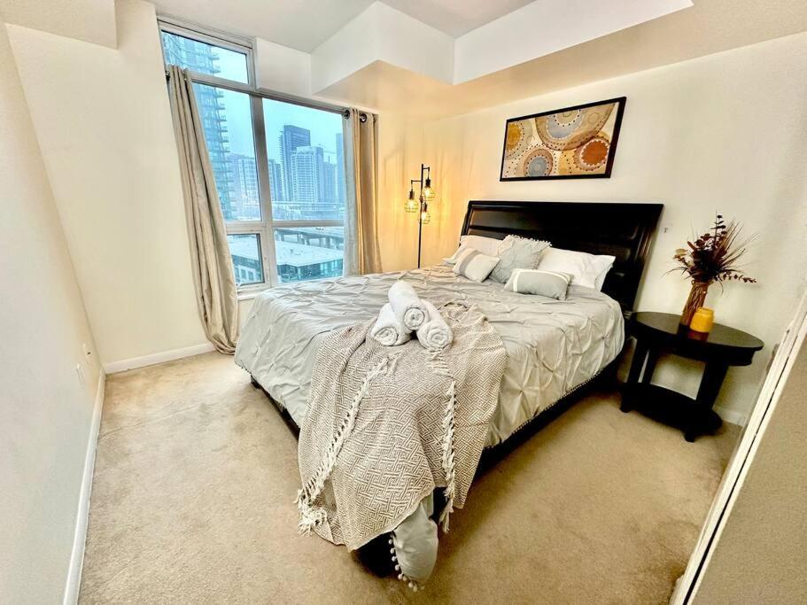 Lake View Apartment W/Parking! Toronto Buitenkant foto