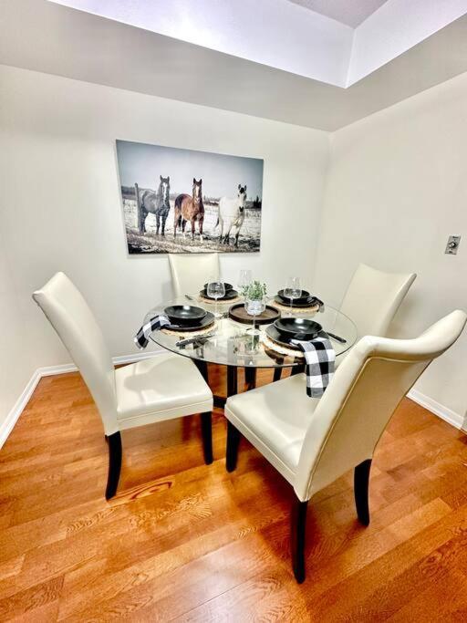 Lake View Apartment W/Parking! Toronto Buitenkant foto